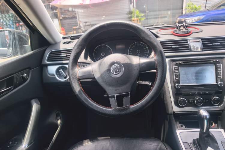 Used Volkswagen Passat 2011 1.8 TSI DSG Prestige Edition Steering Wheel