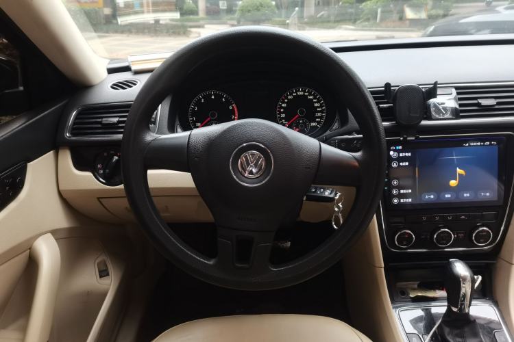 Used Volkswagen Passat 2011 1.8TSI Automatic Prestige Edition Steering Wheel