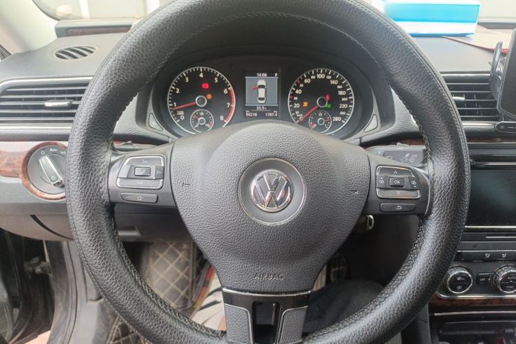 Used Volkswagen Passat 2011 1.8TSI DSG Prestige Edition Steering Wheel