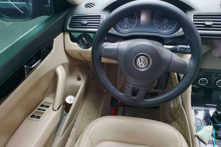 Used Volkswagen Passat 2011 1.8TSI Automatic Prestige Edition Steering Wheel