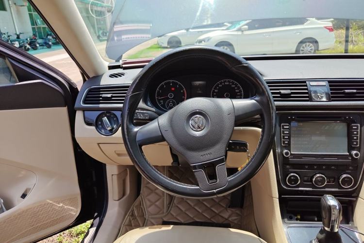 Used Volkswagen Passat 2011 1.8 TSI DSG Prestige Edition Steering Wheel