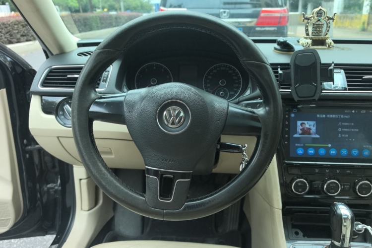 Used Volkswagen Passat 2011 1.8 TSI DSG Prestige Edition Steering Wheel