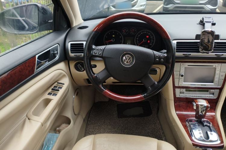 Used Volkswagen Passat 2011 1.8T Automatic Luxury Model Steering Wheel