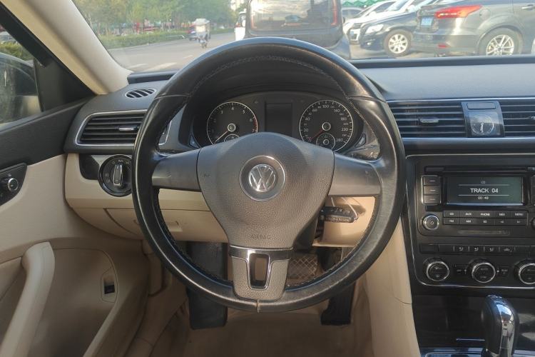 Used Volkswagen Passat 2011 1.8 TSI DSG Prestige Edition Steering Wheel