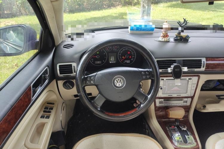 Used Volkswagen Passat 2011 1.8T Automatic Luxury Model Steering Wheel