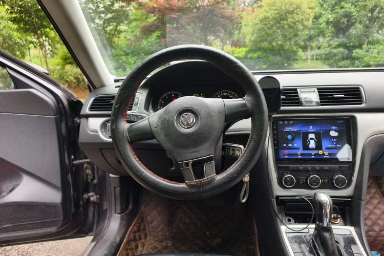 Used Volkswagen Passat 2011 1.8TSI Automatic Prestige Edition Steering Wheel