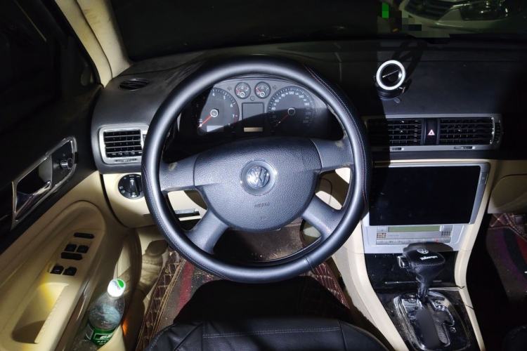 Used Volkswagen Passat 2011 1.8T Automatic Luxury Model Steering Wheel
