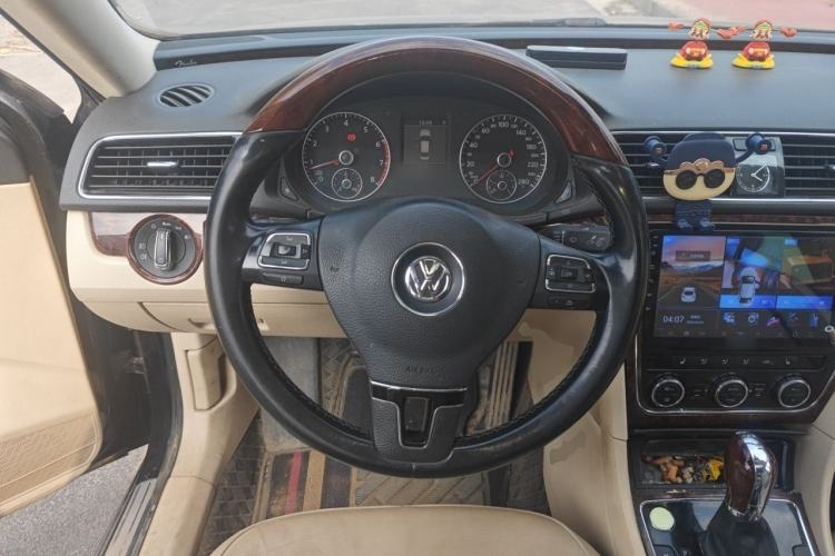 Used Volkswagen Passat 2011 2.0 TSI DSG Ultimate Edition Steering Wheel