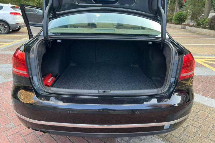 Used Volkswagen Passat 2011 1.4 TSI Manual Luxury Edition Trunk