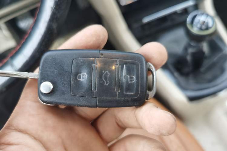 Used Volkswagen Passat 2011 2.0L Manual Luxury Version Vehicle Key