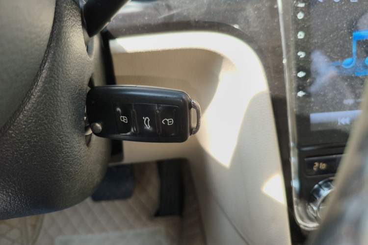 Used Volkswagen Passat 2011 1.8TSI Automatic Prestige Edition Vehicle Key