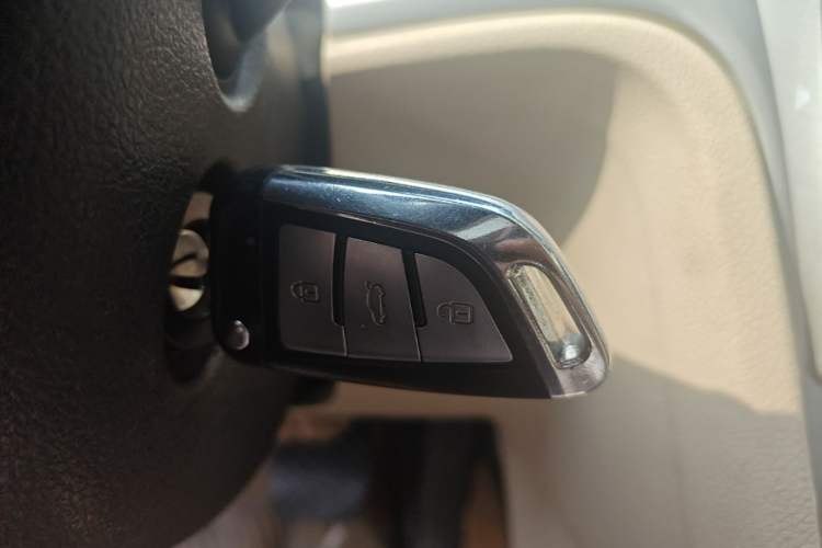 Used Volkswagen Passat 2011 1.8TSI Automatic Prestige Edition Vehicle Key