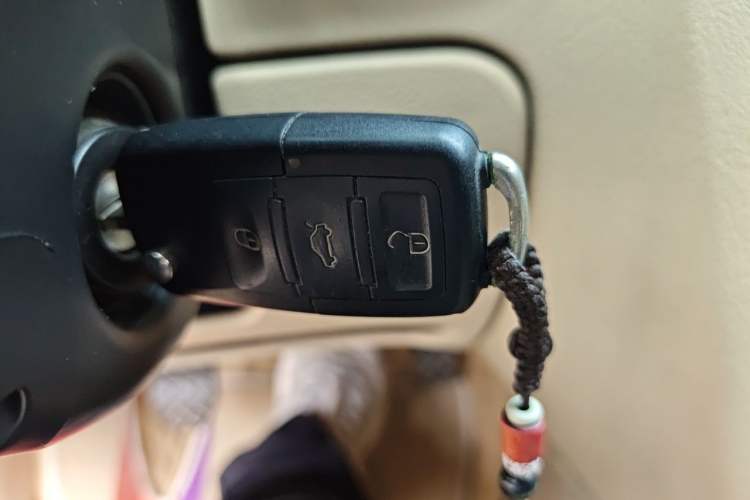 Used Volkswagen Passat 2011 1.8T Manual Luxury Model Vehicle Key