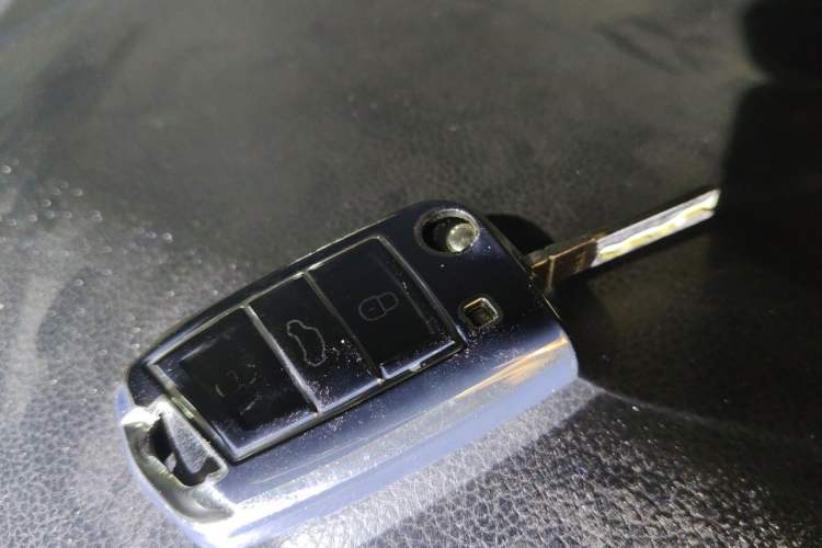 Used Volkswagen Passat 2011 1.8T Automatic Luxury Model Vehicle Key