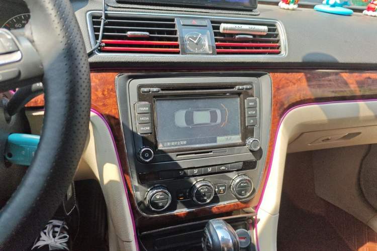 Used Volkswagen Passat 2011 2.0 TSI DSG Premium Edition Audio And AC Panel