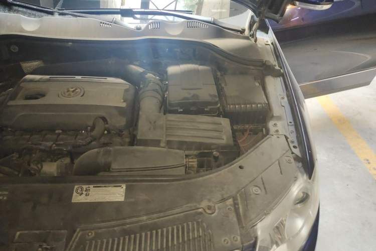 Used Volkswagen Passat 2011 2.0T Touring Edition Comfort Model Engine Bay Left