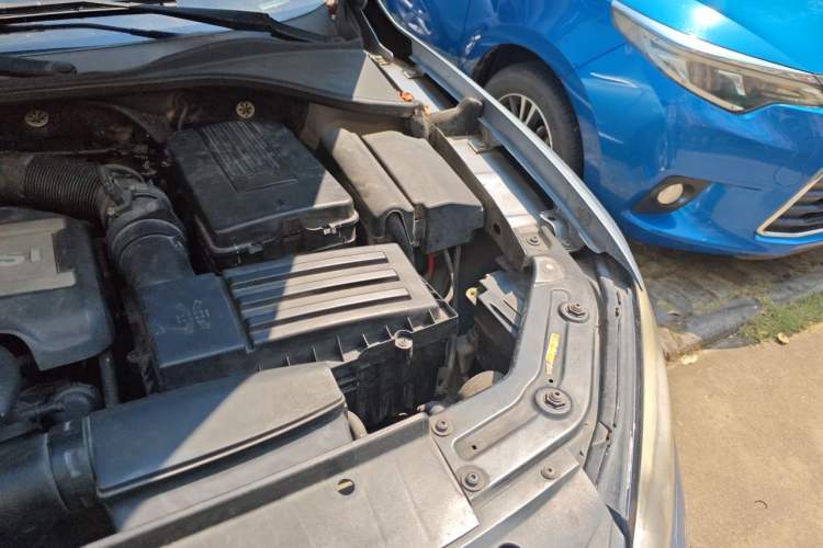 Used Volkswagen Passat 2011 2.0 TSI DSG Premium Edition Engine Bay Left