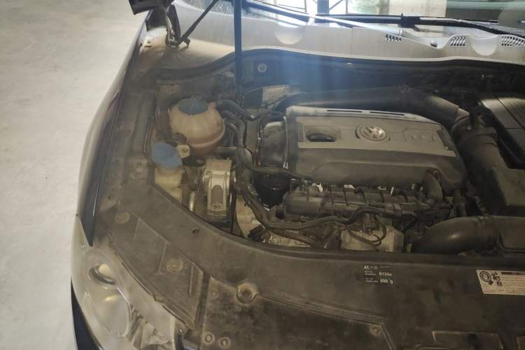 Used Volkswagen Passat 2011 2.0T Touring Edition Comfort Model Engine Bay Right