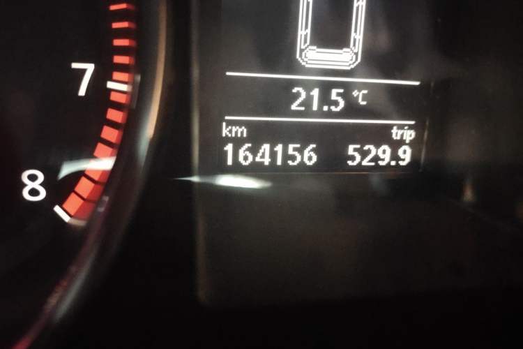 Used Volkswagen Passat 2011 2.0T Touring Edition Comfort Model Odometer Close Up