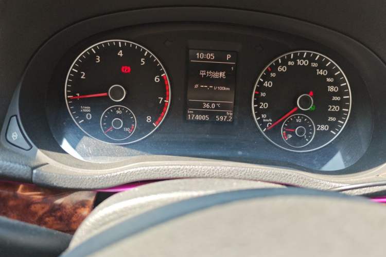 Used Volkswagen Passat 2011 2.0 TSI DSG Premium Edition Odometer Close Up