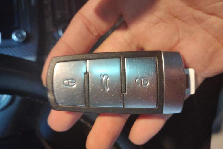 Used Volkswagen Passat 2011 2.0T Touring Edition Comfort Model Vehicle Key