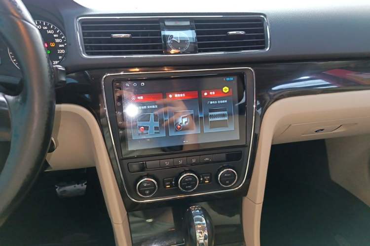 Used Volkswagen Passat 2011 1.8 TSI DSG Prestige Edition Audio And AC Panel