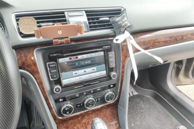Used Volkswagen Passat 2011 1.8TSI DSG Prestige Edition Audio And AC Panel