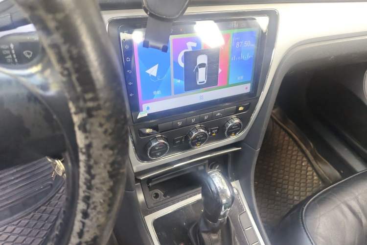 Used Volkswagen Passat 2011 1.8 TSI DSG Prestige Edition Audio And AC Panel