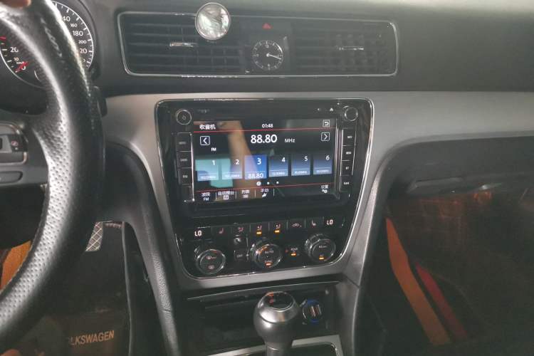 Used Volkswagen Passat 2011 1.8 TSI DSG Ultimate Edition Audio And AC Panel