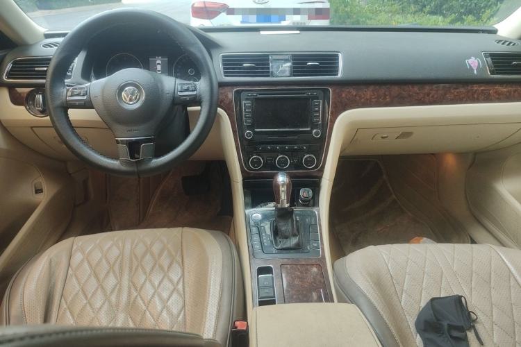 Used Volkswagen Passat 2011 1.8 TSI DSG Ultimate Edition Center Console