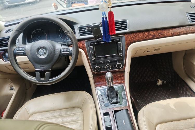 Used Volkswagen Passat 2011 2.0 TSI DSG Premium Edition Center Console