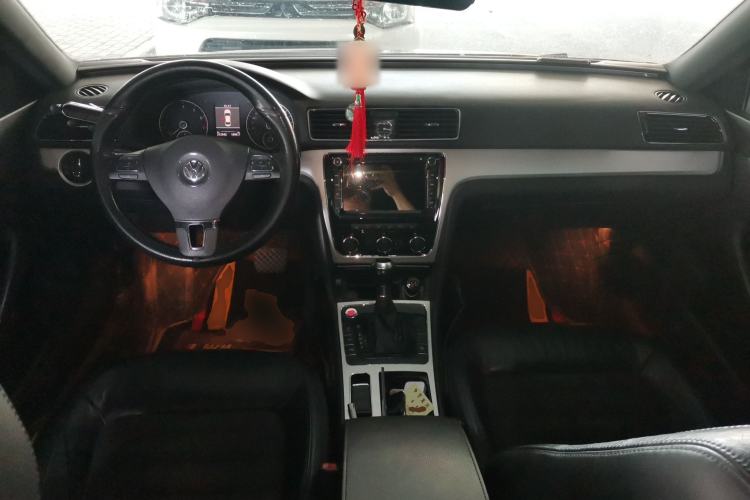 Used Volkswagen Passat 2011 1.8 TSI DSG Ultimate Edition Center Console
