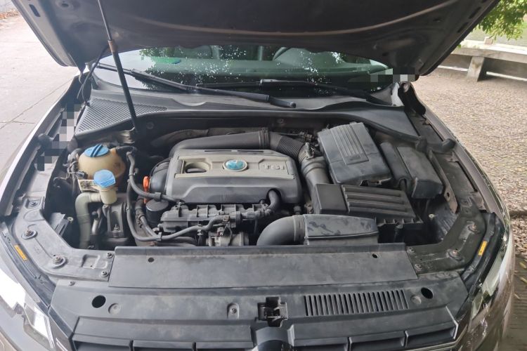Used Volkswagen Passat 2011 1.8TSI DSG Prestige Edition Engine Bay