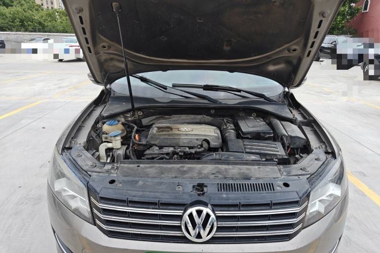 Used Volkswagen Passat 2011 1.8TSI Automatic Prestige Edition Engine Bay