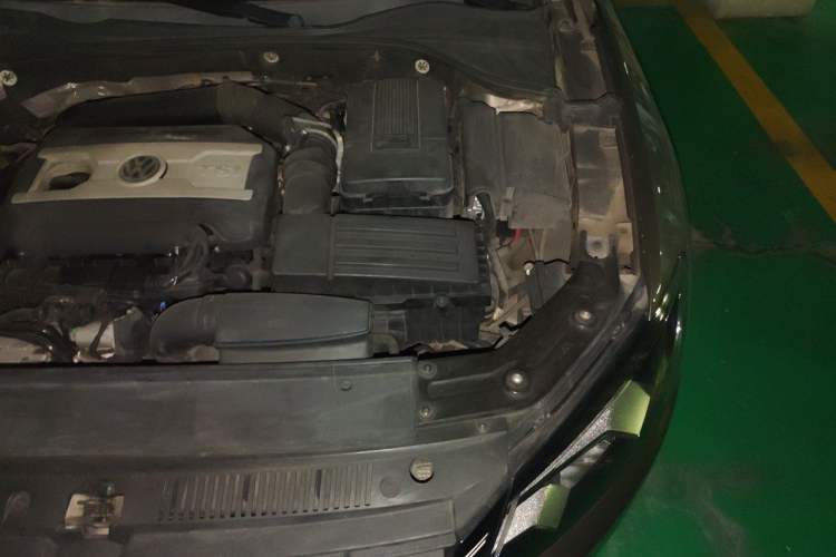 Used Volkswagen Passat 2011 1.8TSI Automatic Prestige Edition Engine Bay Left