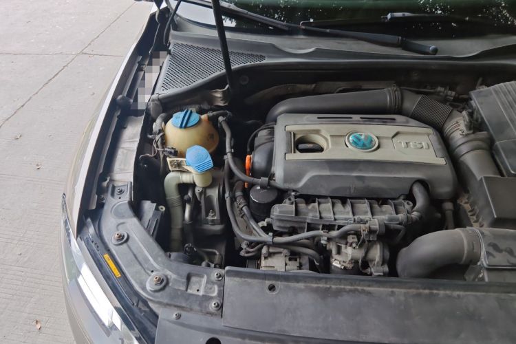 Used Volkswagen Passat 2011 1.8TSI DSG Prestige Edition Engine Bay Right
