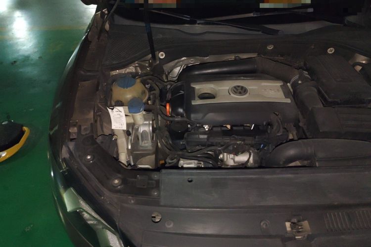 Used Volkswagen Passat 2011 1.8TSI Automatic Prestige Edition Engine Bay Right
