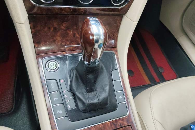 Used Volkswagen Passat 2011 2.0 TSI DSG Ultimate Edition Gear Lever