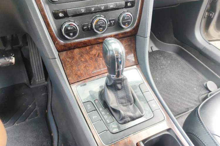Used Volkswagen Passat 2011 1.8TSI DSG Prestige Edition Gear Lever