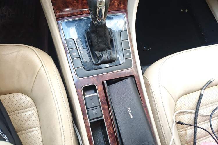 Used Volkswagen Passat 2011 2.0 TSI DSG Premium Edition Gear Lever