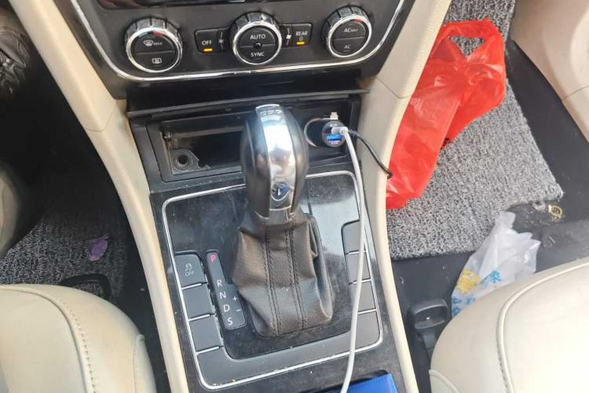 Used Volkswagen Passat 2011 1.8TSI Automatic Prestige Edition Gear Lever