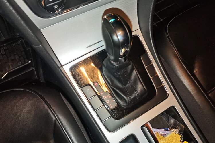 Used Volkswagen Passat 2011 1.8TSI Automatic Prestige Edition Gear Lever