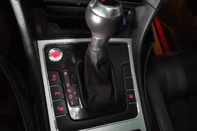 Used Volkswagen Passat 2011 1.8 TSI DSG Ultimate Edition Gear Lever
