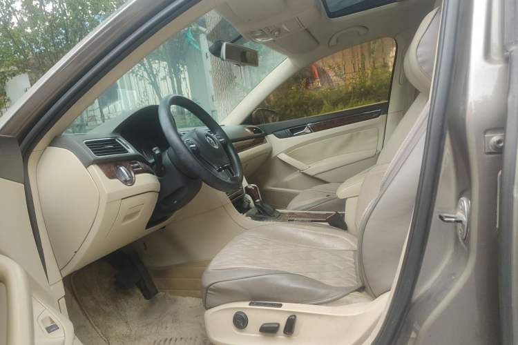 Used Volkswagen Passat 2011 1.8 TSI DSG Ultimate Edition Left Front Seat
