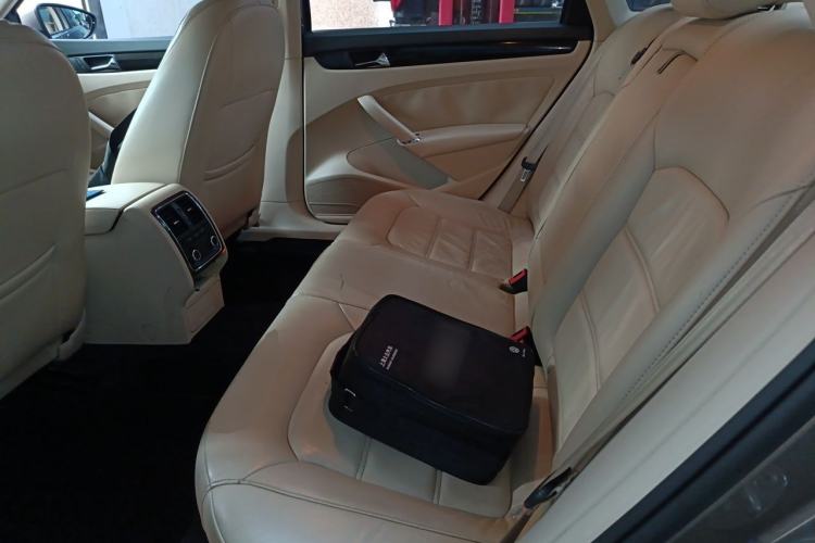 Used Volkswagen Passat 2011 1.8 TSI DSG Prestige Edition Left Rear Seat