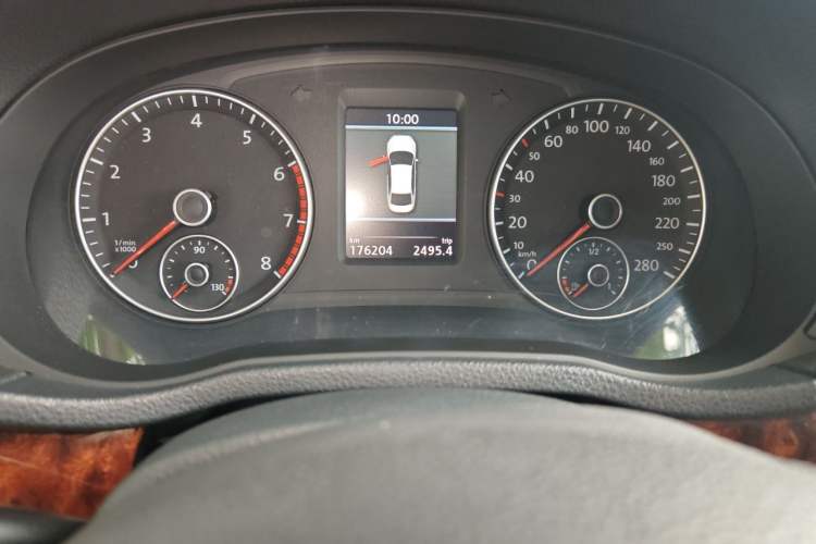 Used Volkswagen Passat 2011 1.8TSI DSG Prestige Edition Odometer Close Up