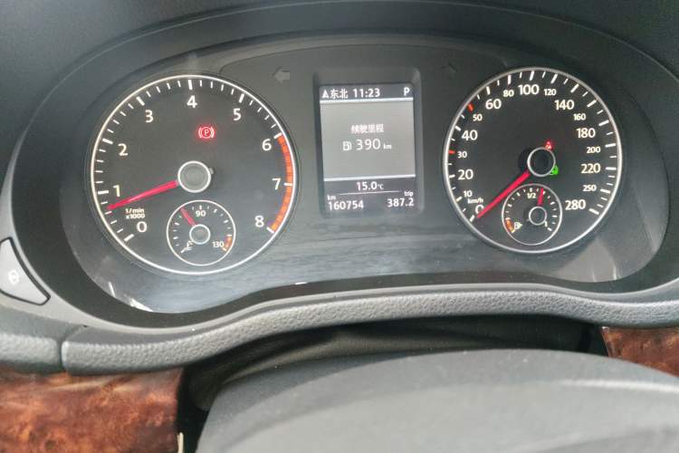 Used Volkswagen Passat 2011 2.0 TSI DSG Ultimate Edition Odometer Close Up