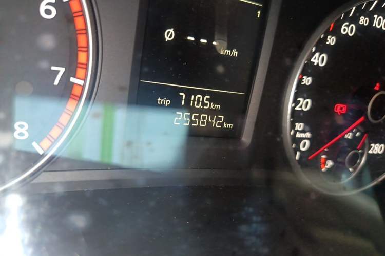 Used Volkswagen Passat 2011 1.8 TSI DSG Prestige Edition Odometer Close Up