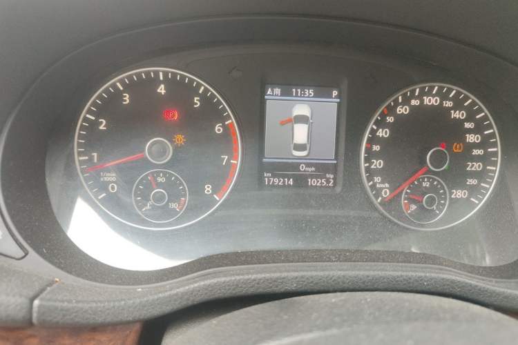 Used Volkswagen Passat 2011 1.8 TSI DSG Ultimate Edition Odometer Close Up