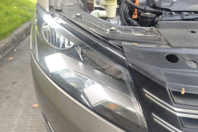 Used Volkswagen Passat 2011 1.8 TSI DSG Prestige Edition Right Front Headlight
